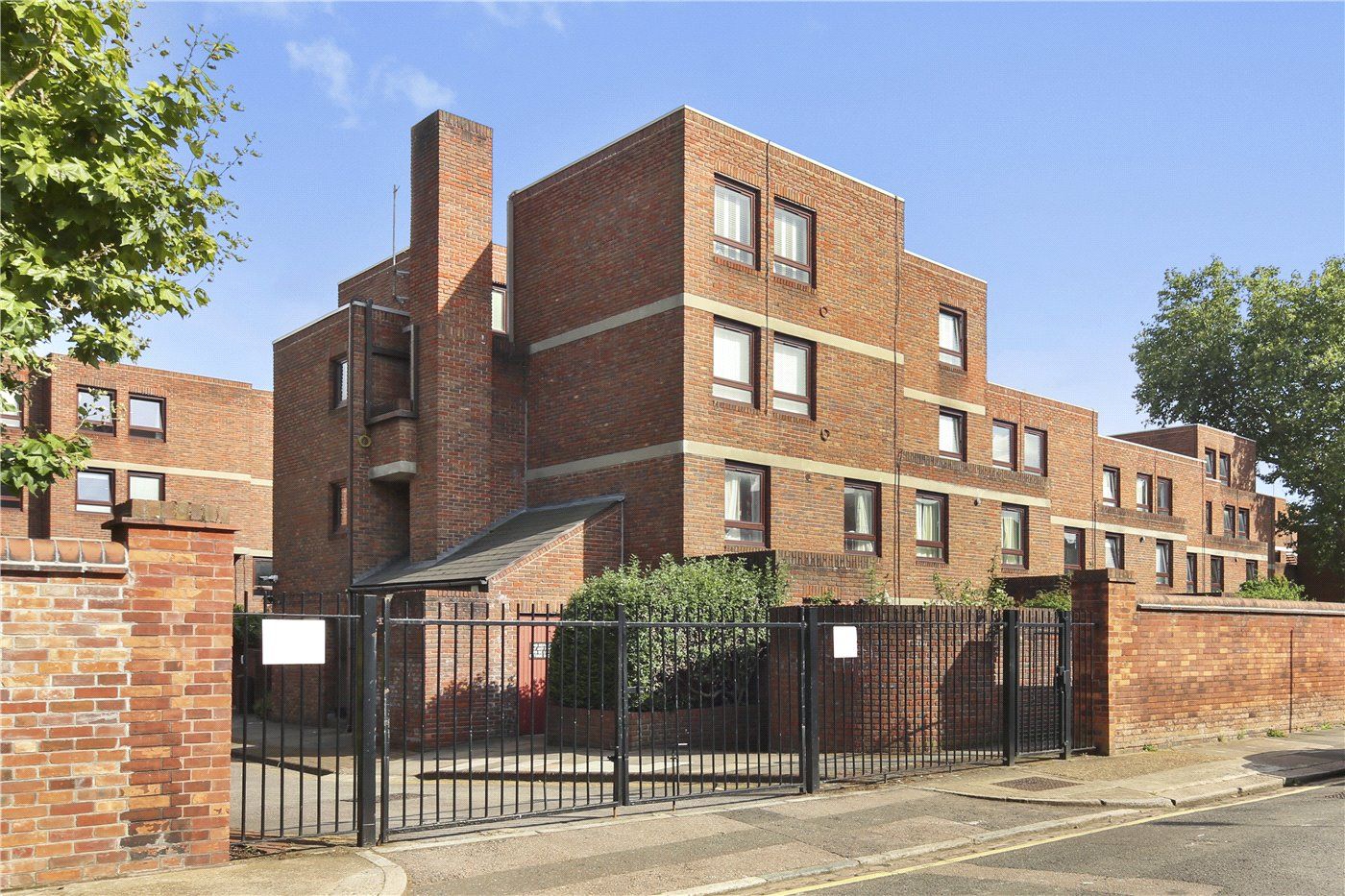 Colet Gardens, St Paul's Court, Hammersmith, London W14  