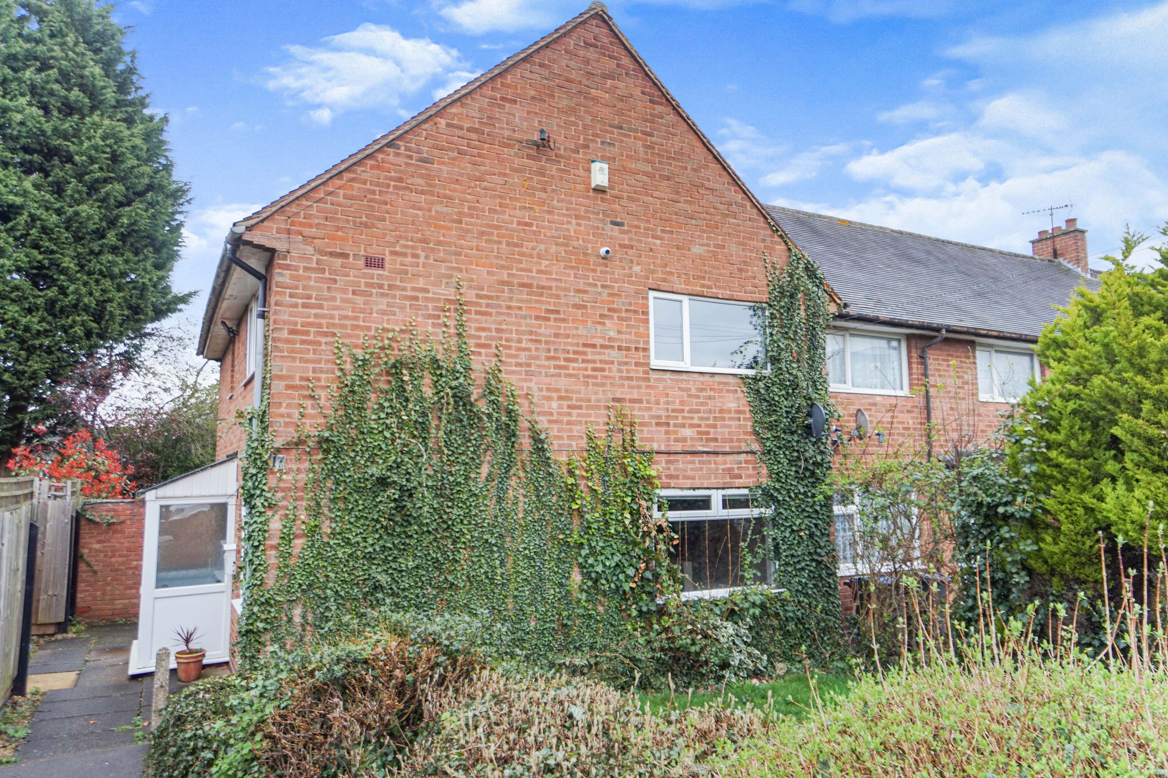 4 bed end terrace house for sale in Chase Grove, Erdington, Birmingham