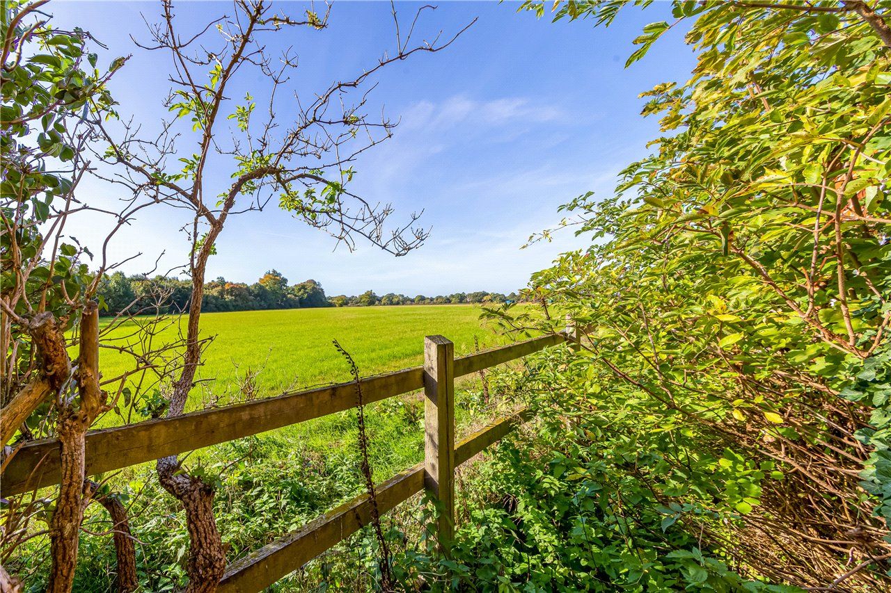 3 bed semidetached house for sale in Woodside Green, Wild Hill