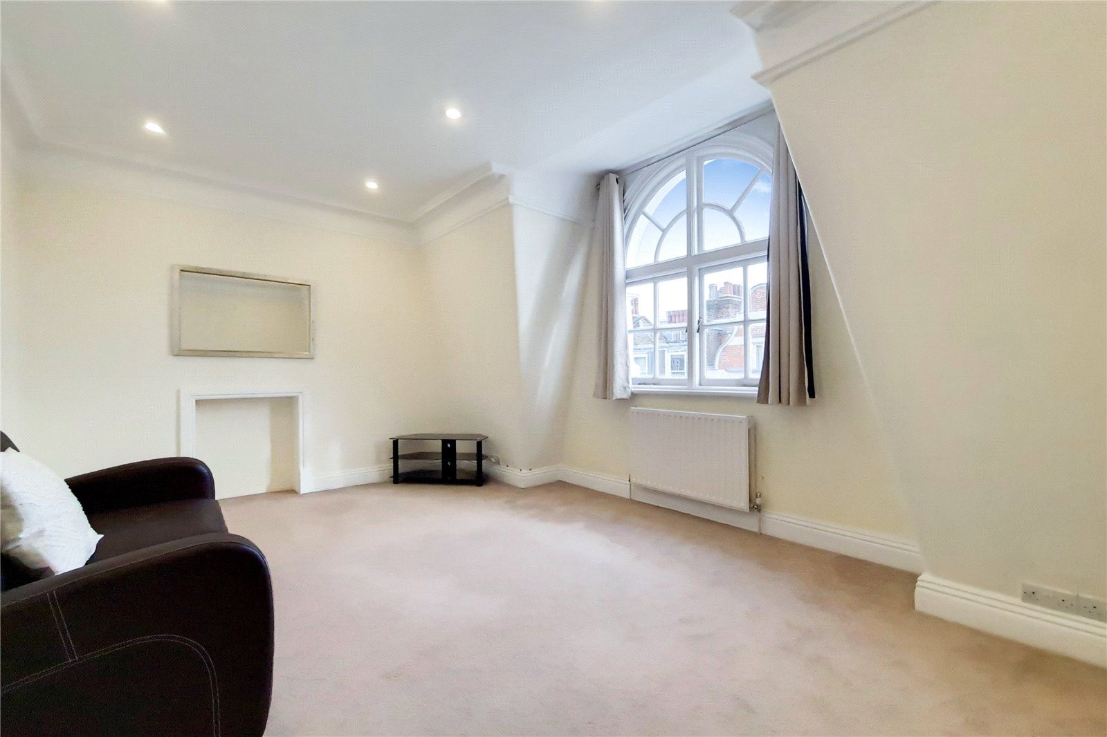1 bed flat to rent in Great Portland Street, Fitzrovia, London W1W Zoopla