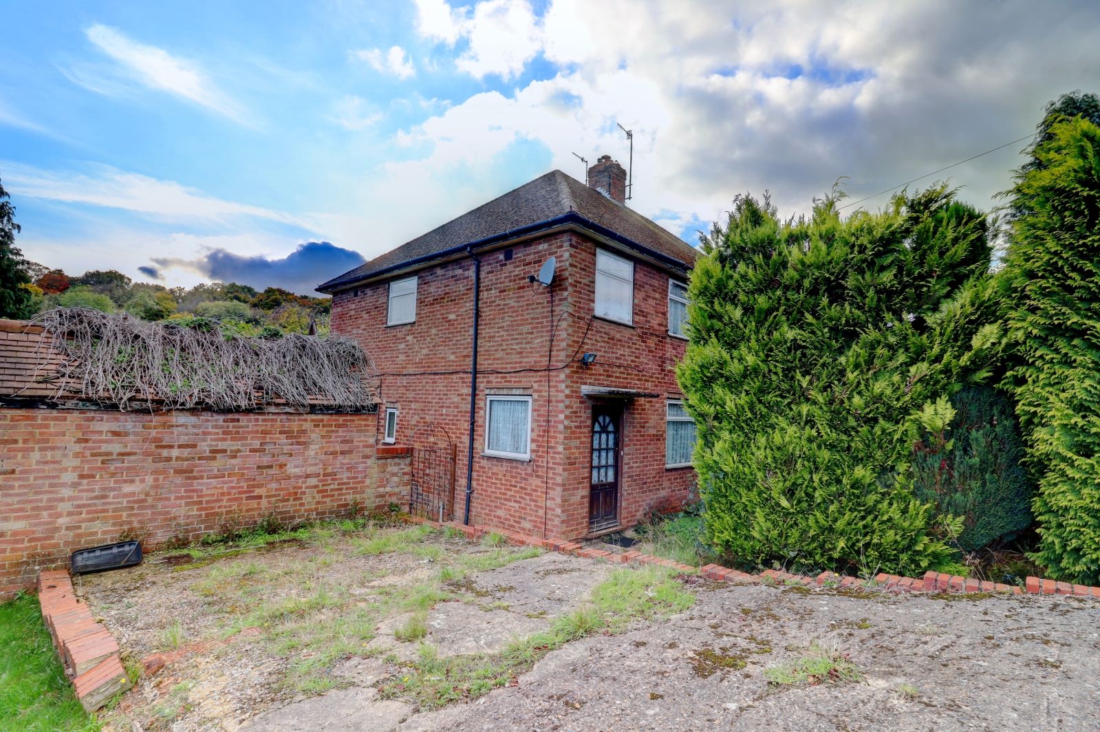 3 bed semidetached house for sale in Woodside Road, High