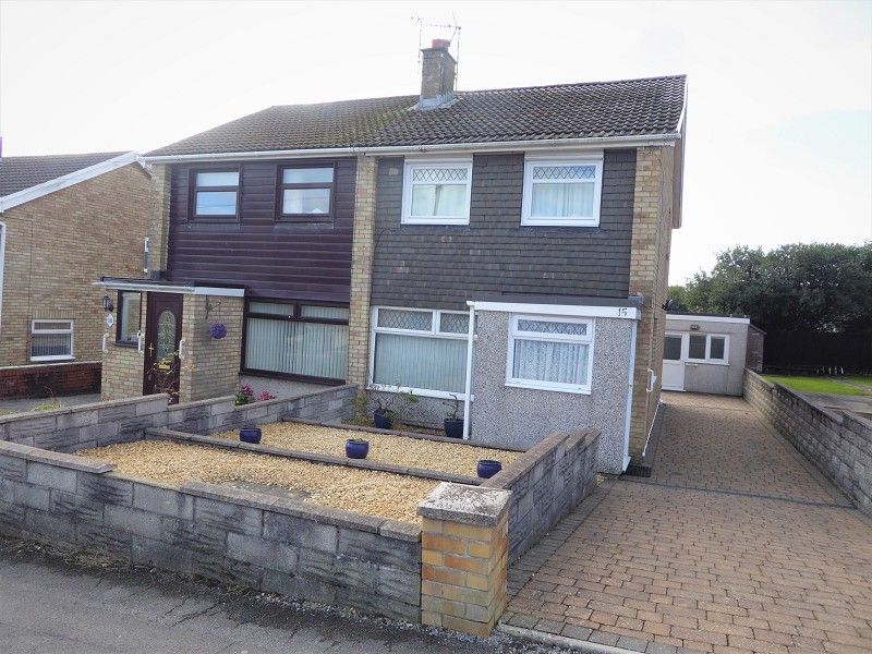 3 bed semidetached house for sale in Willesden Road, Bridgend