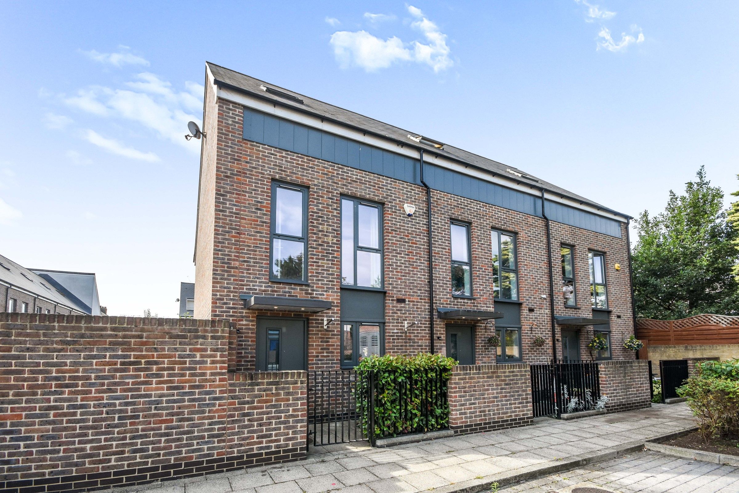 3 bed end terrace house for sale in Apple Tree Lane, Rainham, Greater