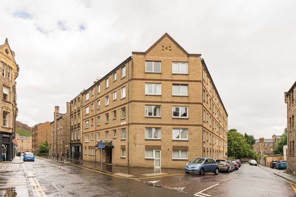 39/30 East Crosscauseway, Edinburgh EH8  