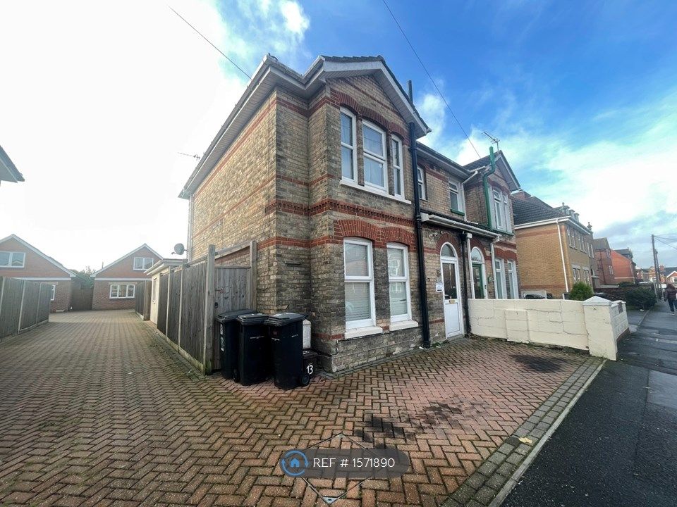 4 bed semidetached house to rent in Wycliffe Road, Bournemouth BH9