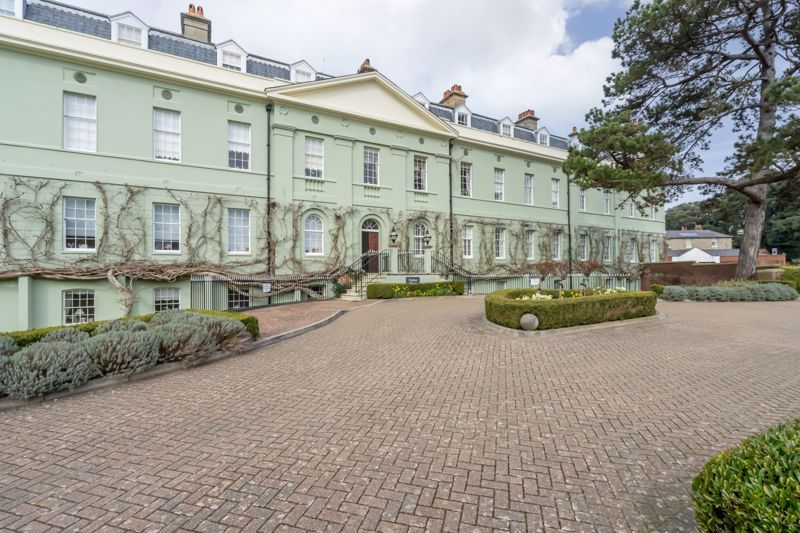 2 bed flat for sale in King Gardens, Chichester PO19 Zoopla