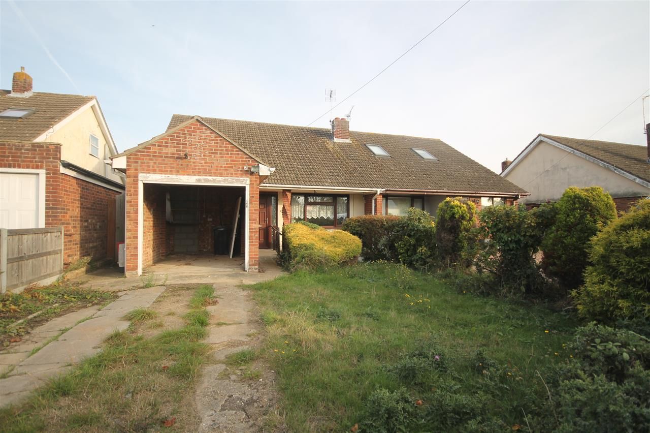 2 bed bungalow for sale in Thorpe Road, ClactonOnSea CO15 Zoopla