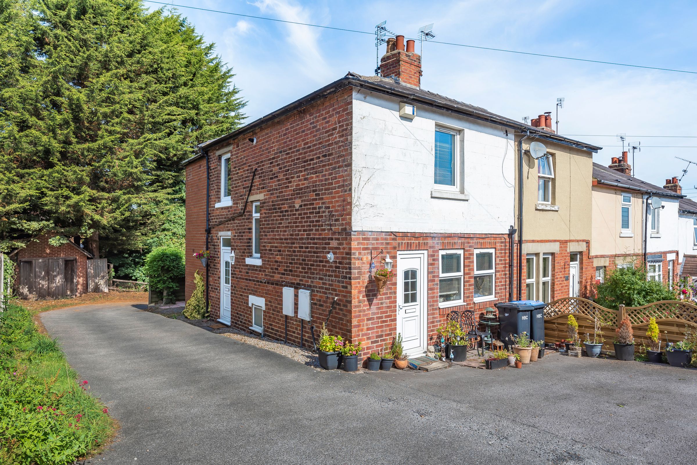 2 bed flat for sale in Bachelor Gardens, Harrogate, North Yorkshire, UK