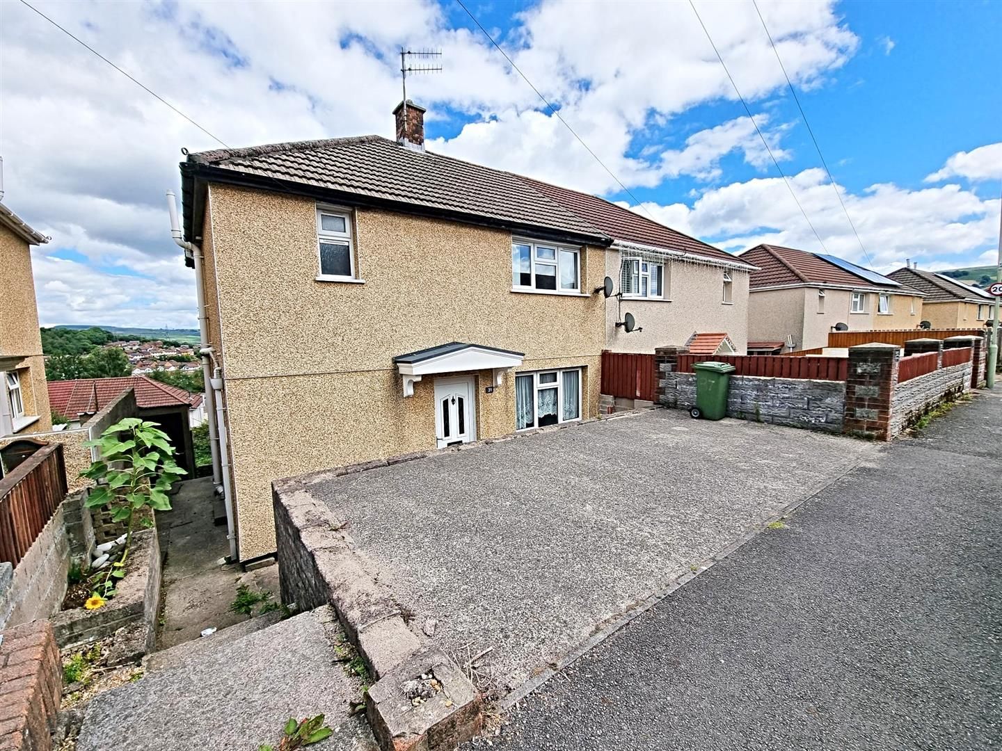 3 bed semidetached house for sale in Porcher Avenue, Glyncoch