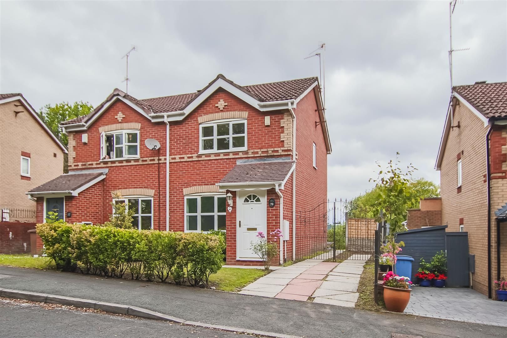 2 bed property for sale in Maurice Drive, Salford M6 Zoopla