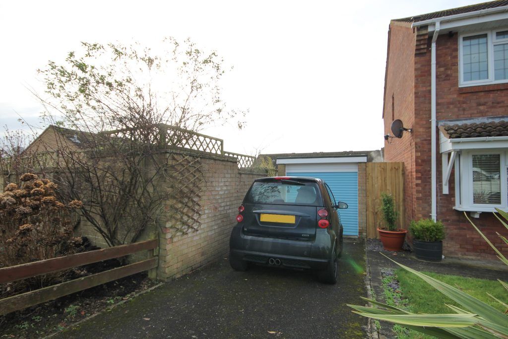 2 bed semidetached bungalow for sale in Constable Close, Yeovil