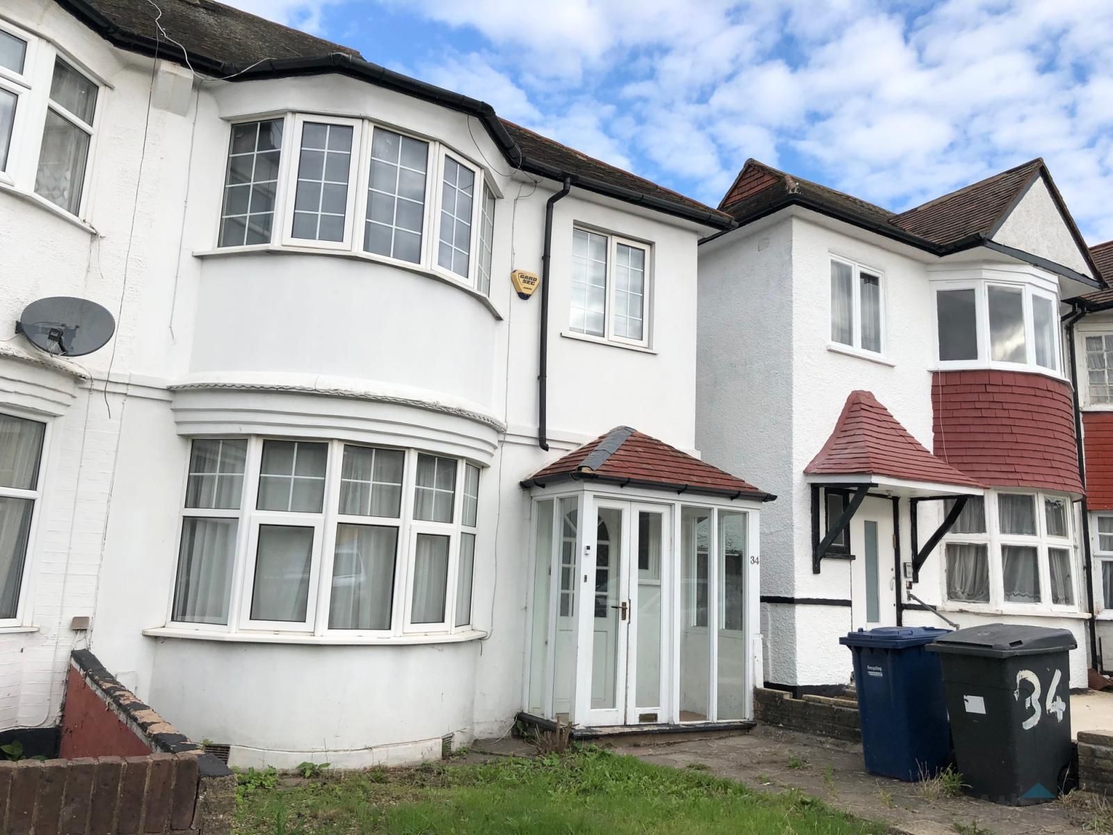 4 bed semidetached house to rent in Golders Manor Drive, Golders Green