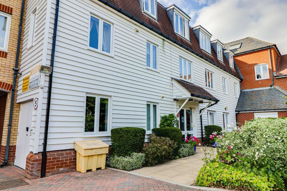 2 bed property for sale in Roche Close, Rochford SS4 Zoopla