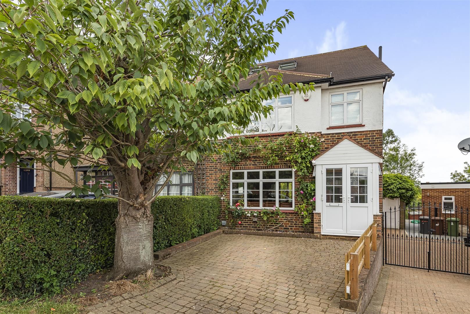 4 bed semidetached house for sale in Highland Drive, Bushey WD23 Zoopla