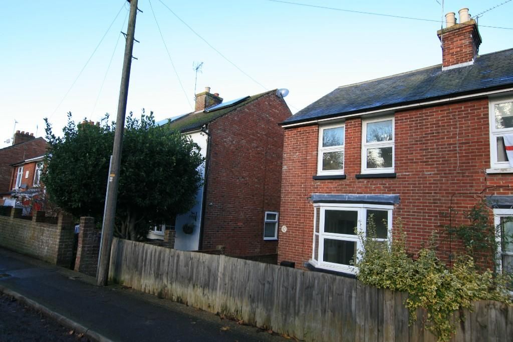 3 bed semidetached house to rent in Church Road, Sevington, Ashford
