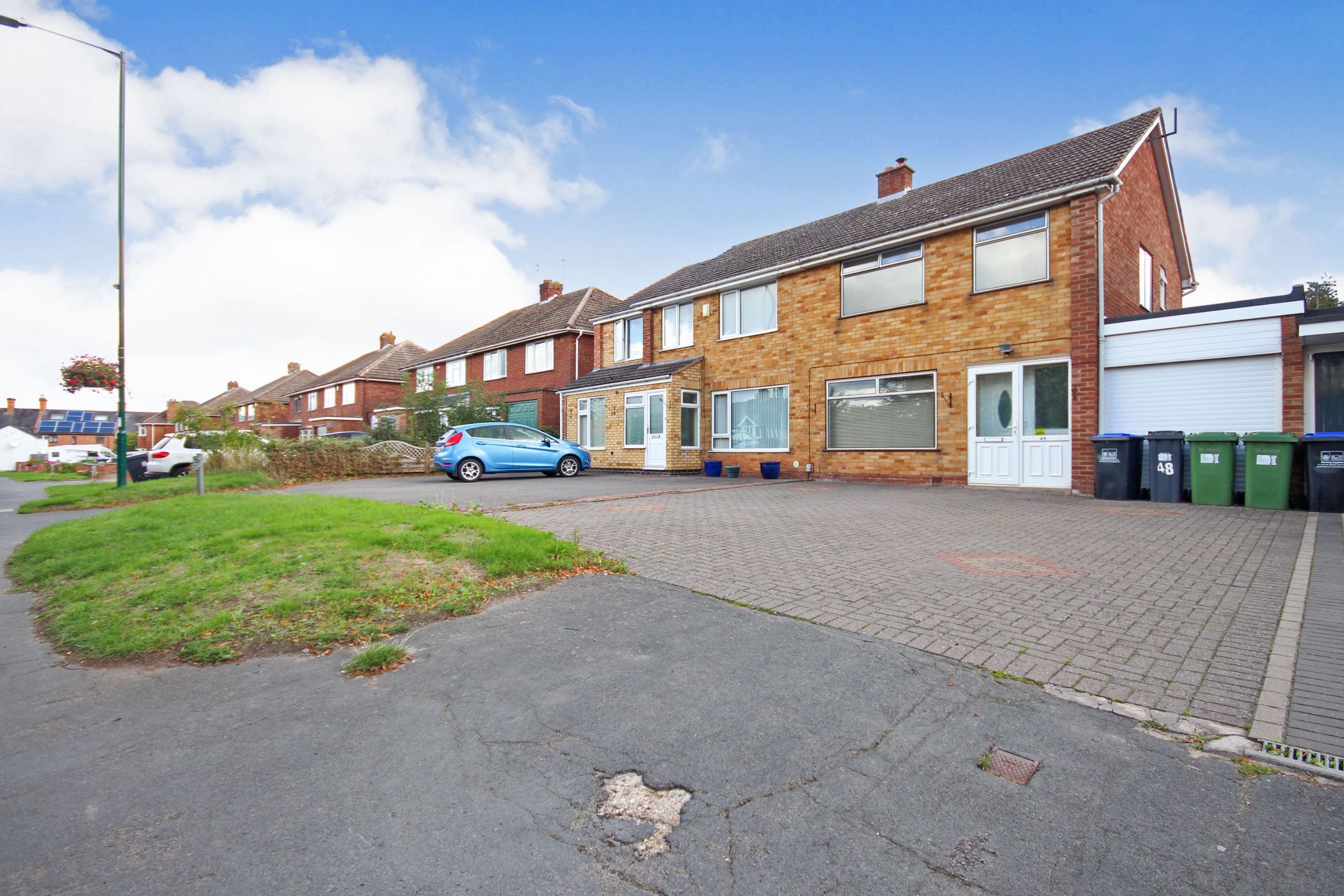 3 bed semidetached house for sale in Whitnash Road, Whitnash