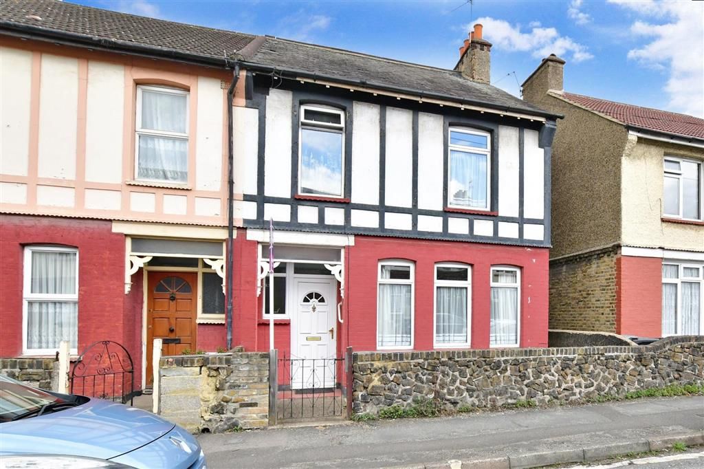 3 bed semidetached house for sale in Stanbrook Road, Gravesend, Kent