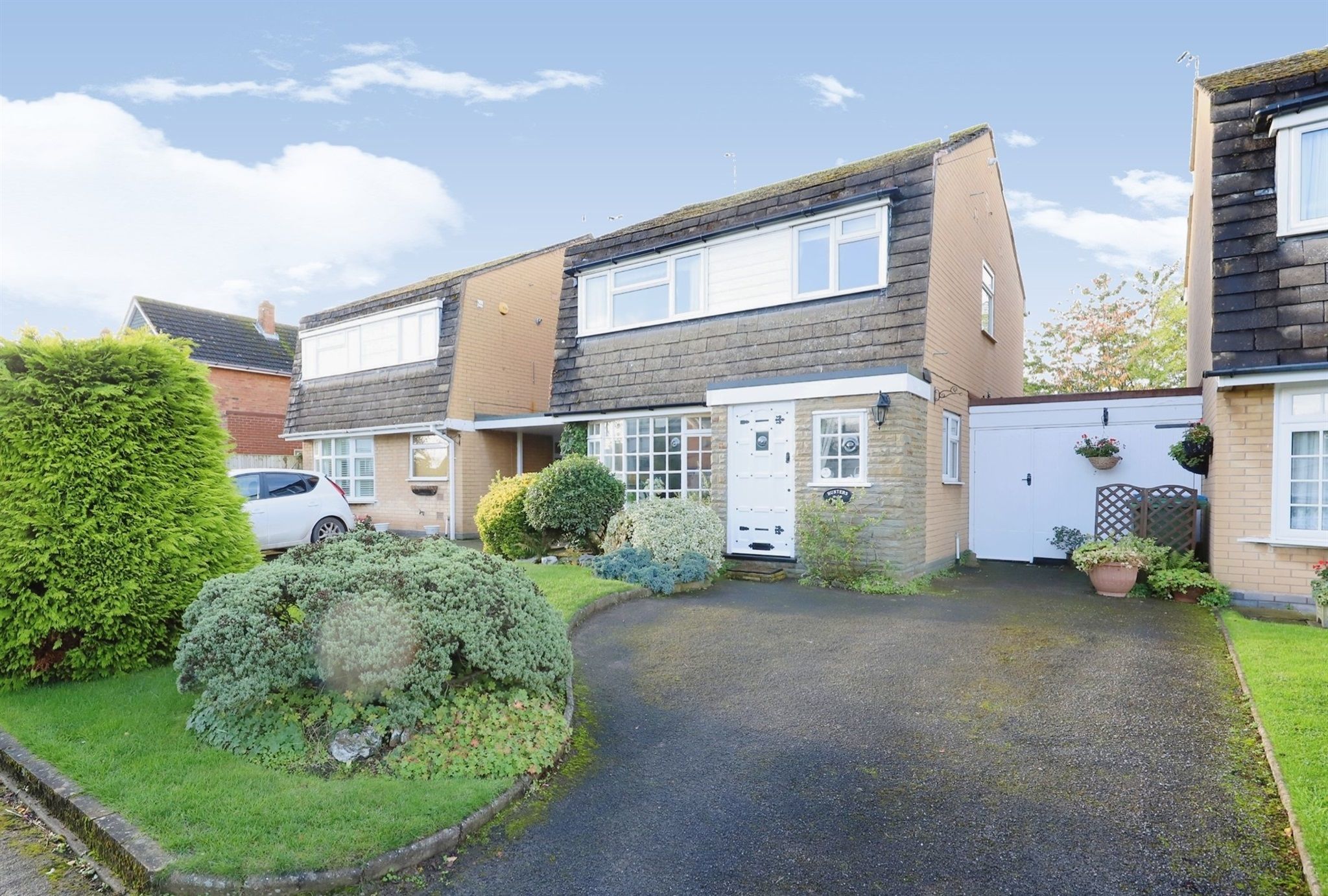 3 bed linkdetached house for sale in Pinfold Lane, Wheaton Aston