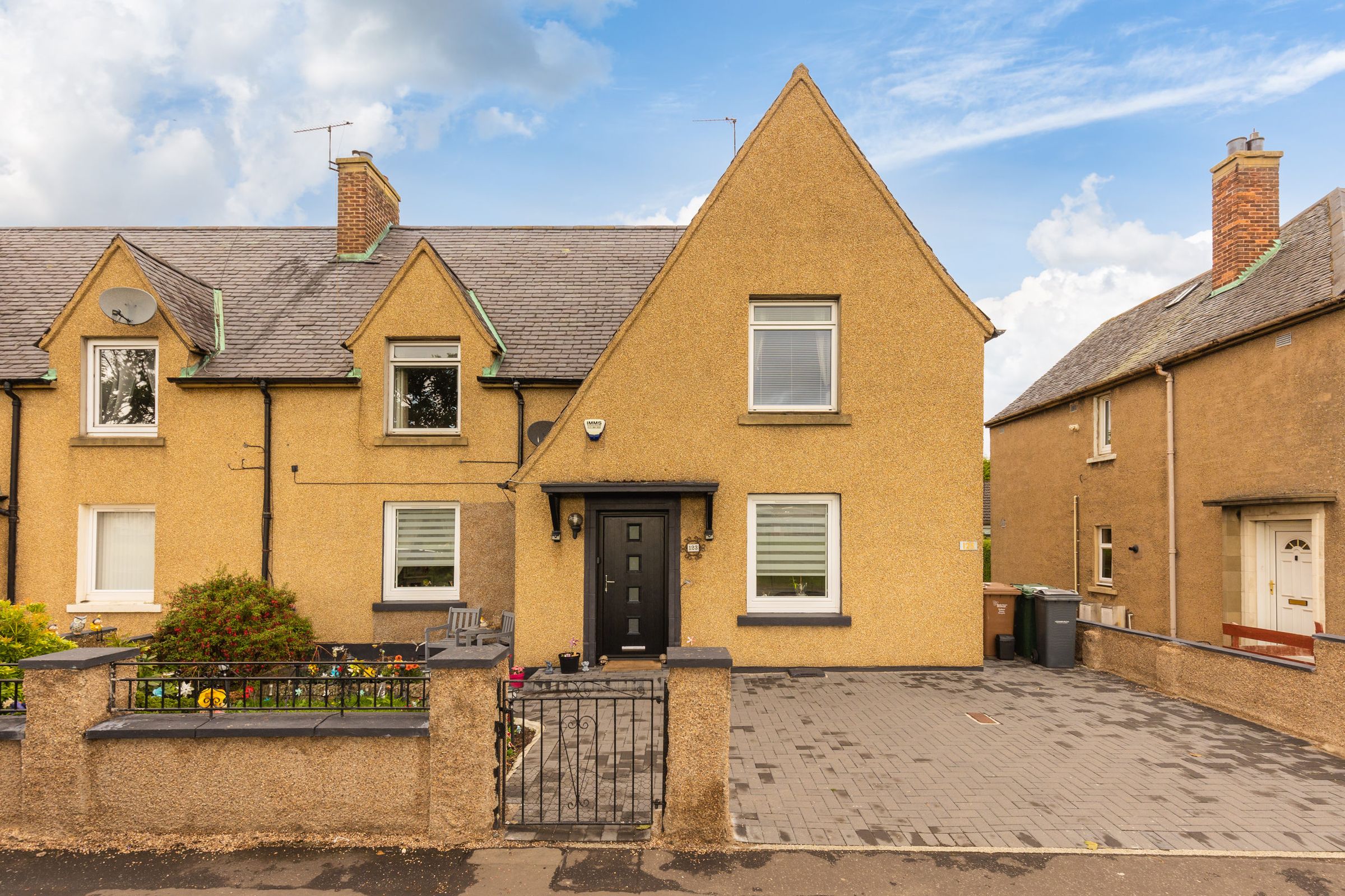 2 bed flat for sale in 125 Broomhouse Crescent, Edinburgh EH11 Zoopla