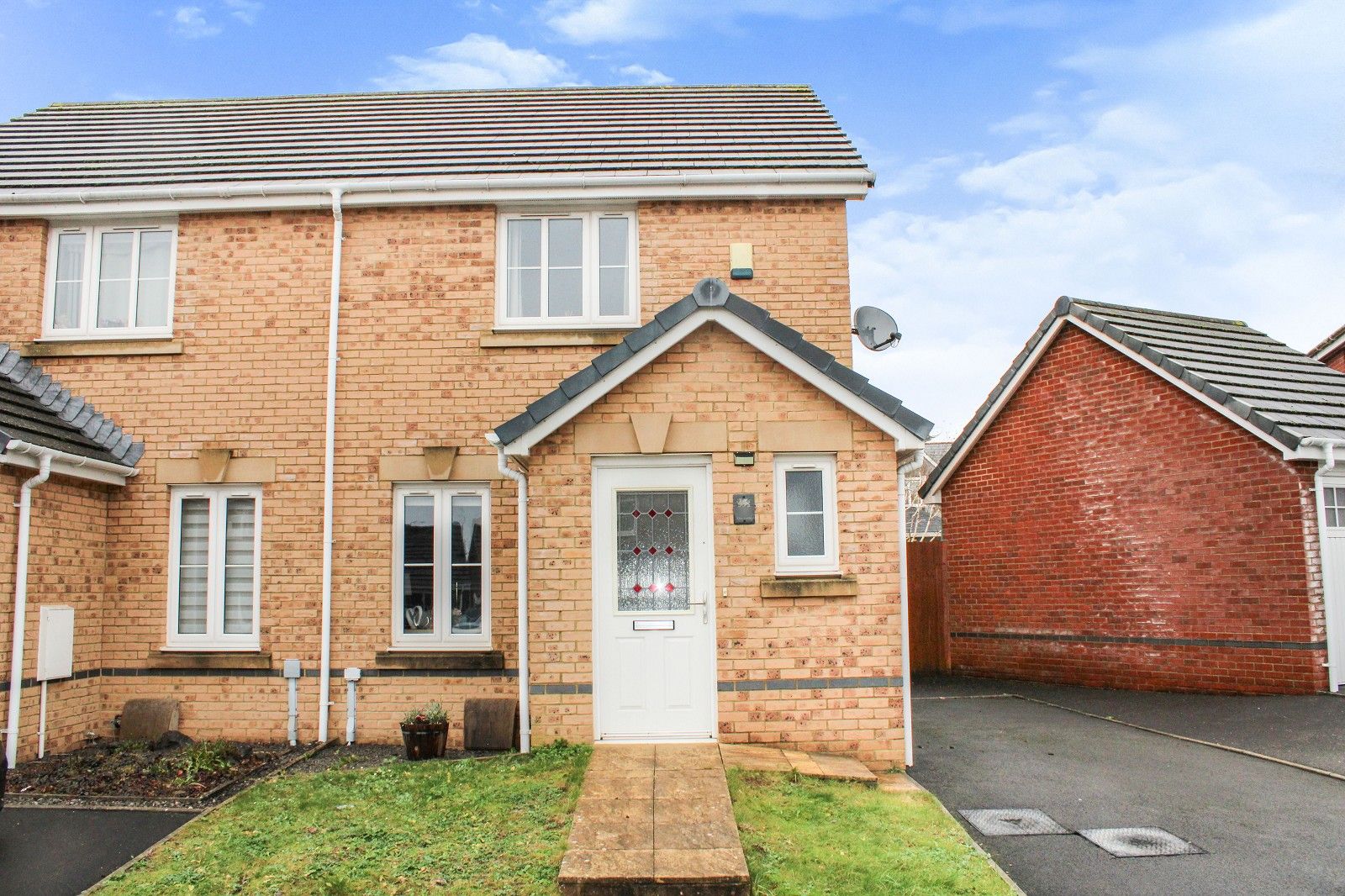 2 bed semidetached house for sale in Clos Joslin, Coity, Bridgend
