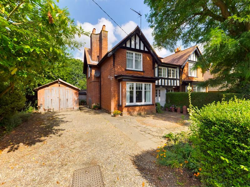 3 bed semidetached house for sale in Ashfield Road, Elmswell, Bury St