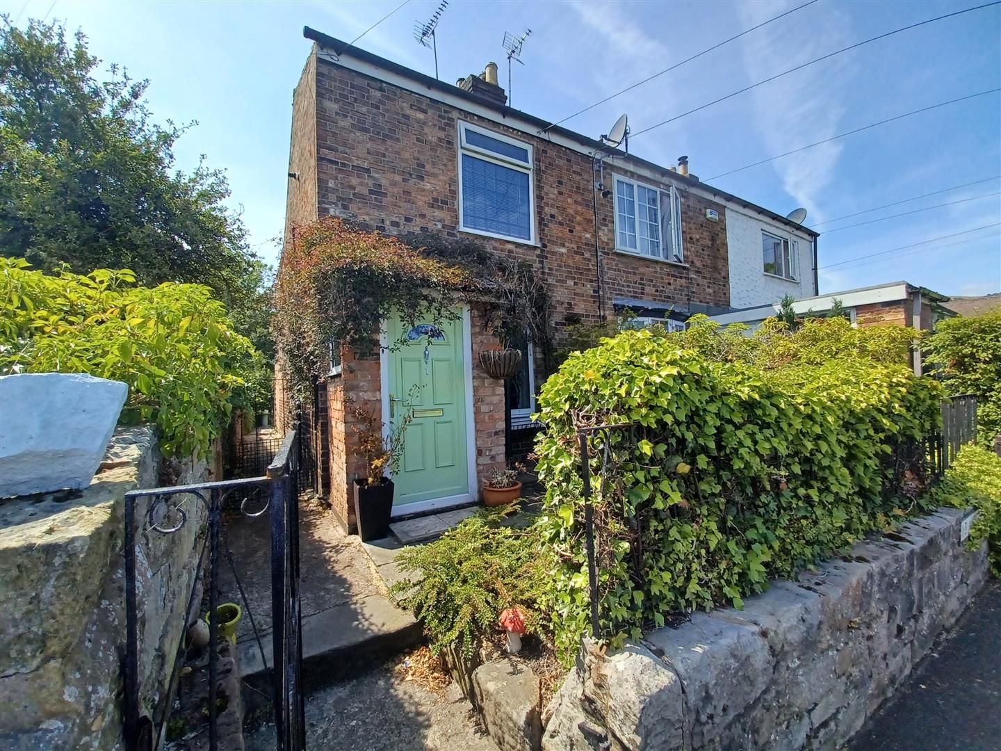 2 bed end terrace house for sale in Wrexham Road, CefnYBedd, Wrexham