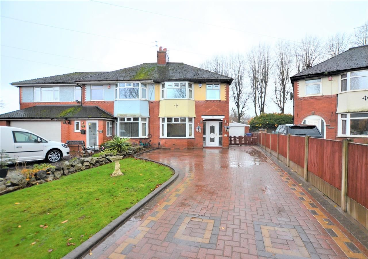 3 bed semidetached house for sale in London Road, Chesterton