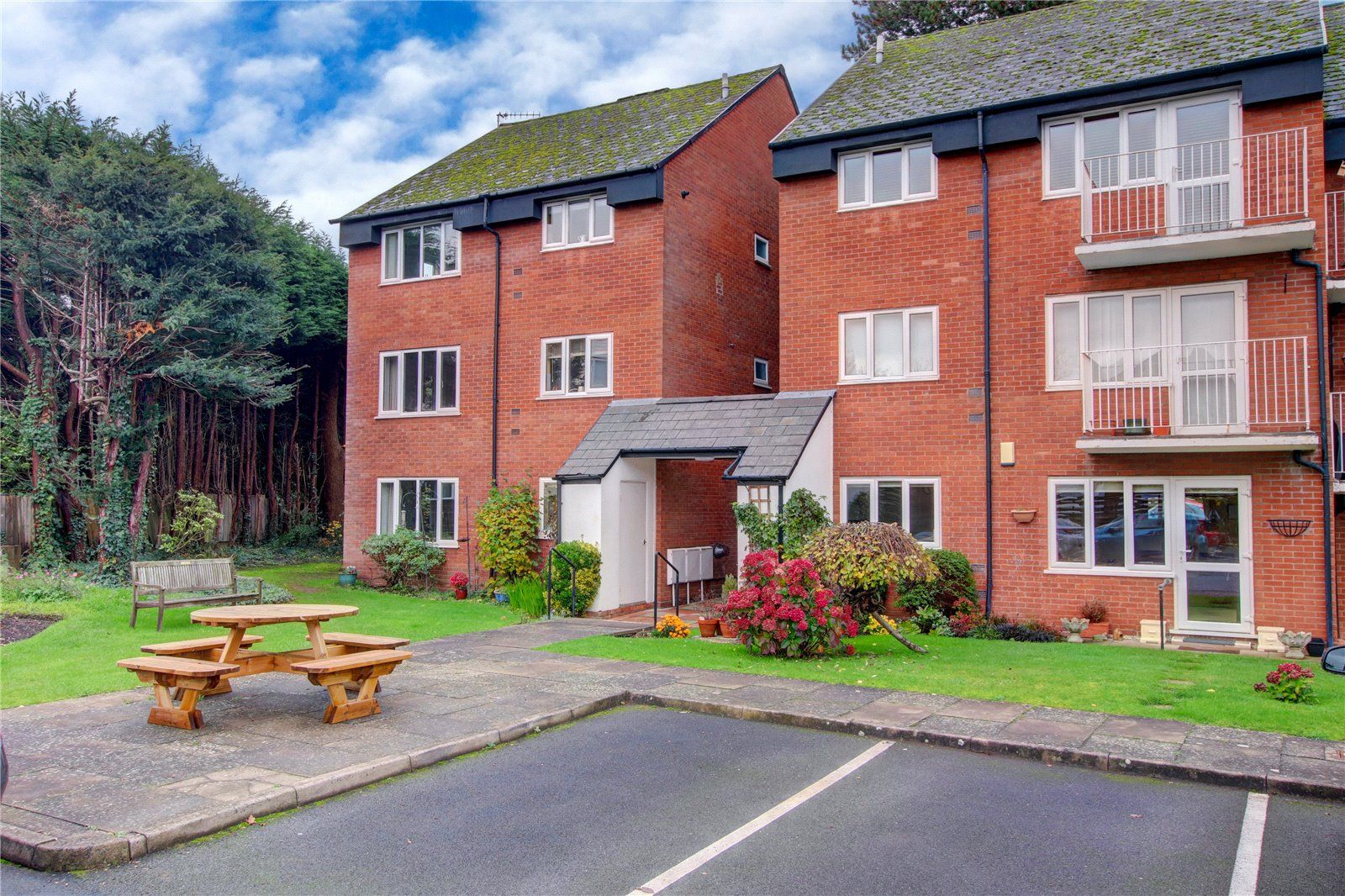 2 bed flat for sale in Corbett Avenue, Droitwich, Worcestershire WR9