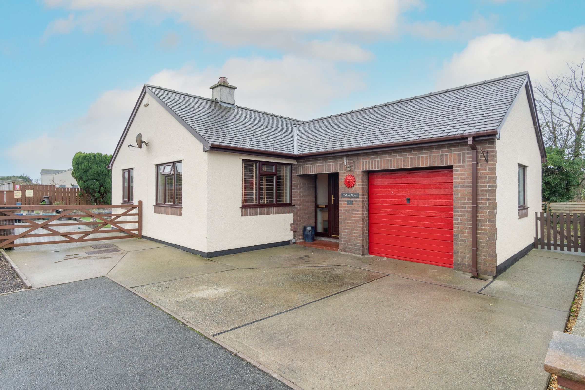 3 bed detached house for sale in Stad Penrhiw, Rhostrehwfa, Llangefni