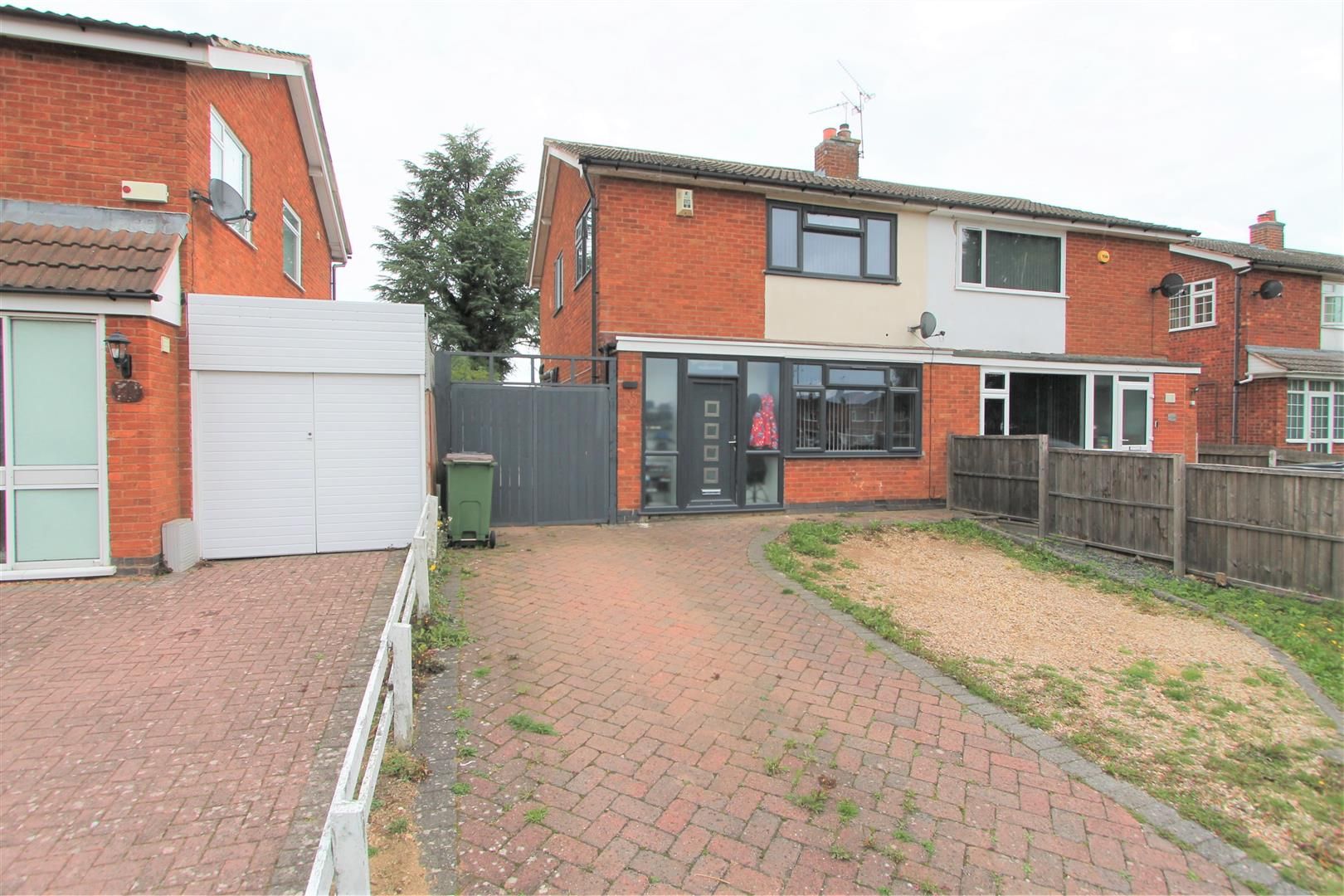 3 bed semidetached house for sale in Coombe Rise, Oadby, Leicester LE2