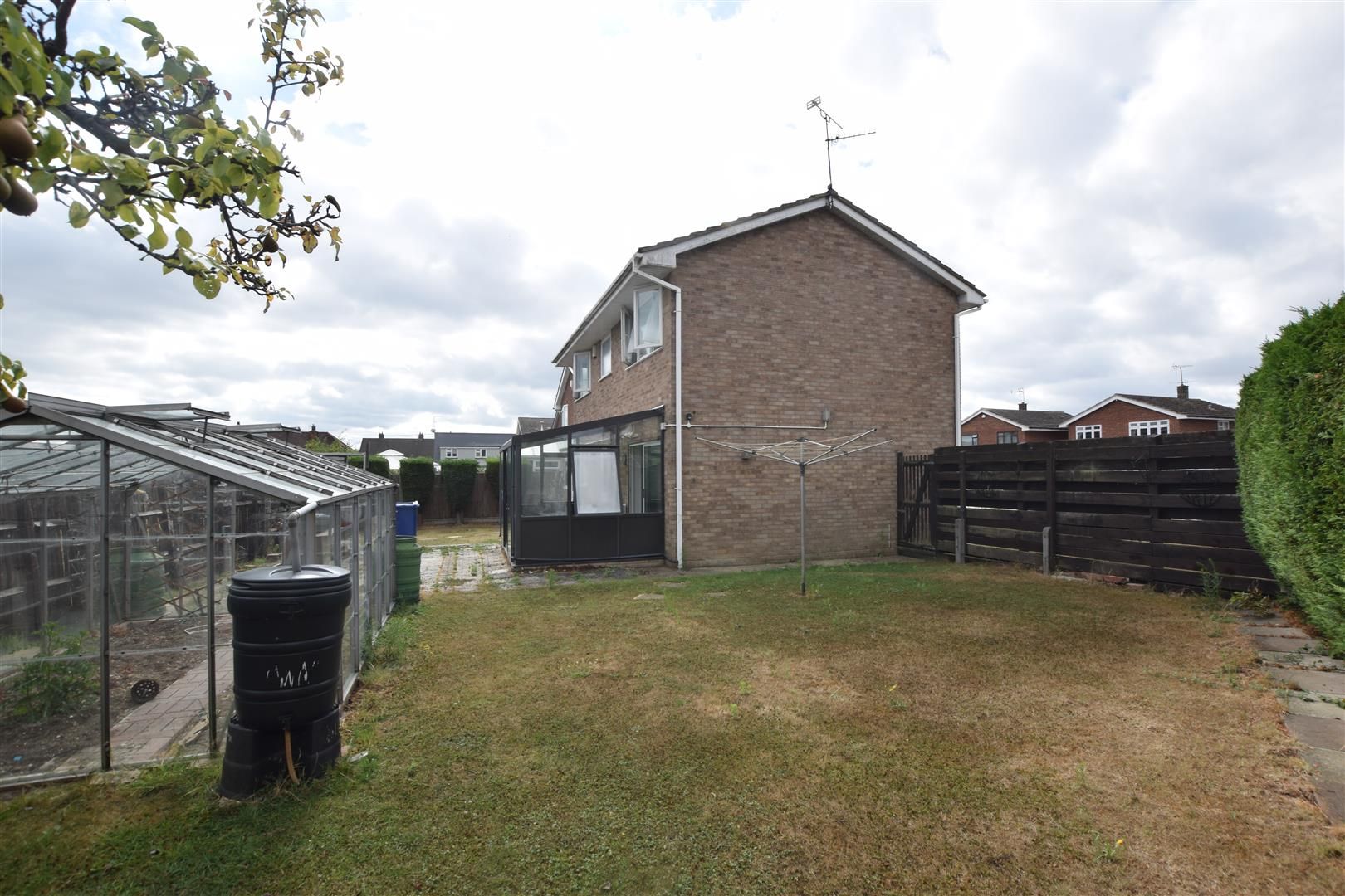 4 bed detached house to rent in Willow Hill, StanfordLeHope SS17 Zoopla