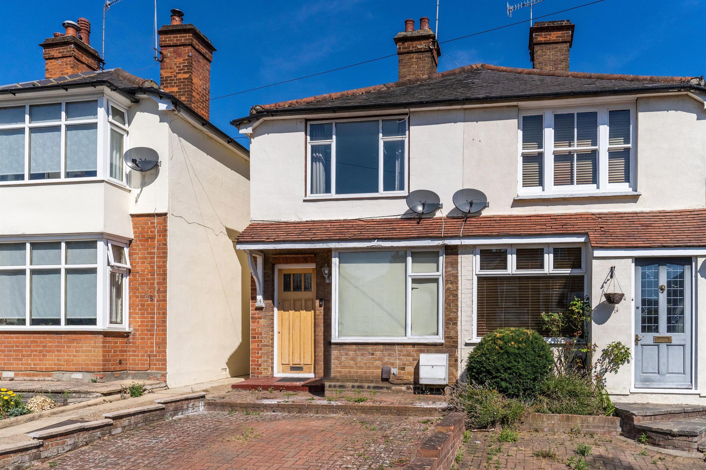 3 bed semidetached house to rent in Apton Road, Stortford