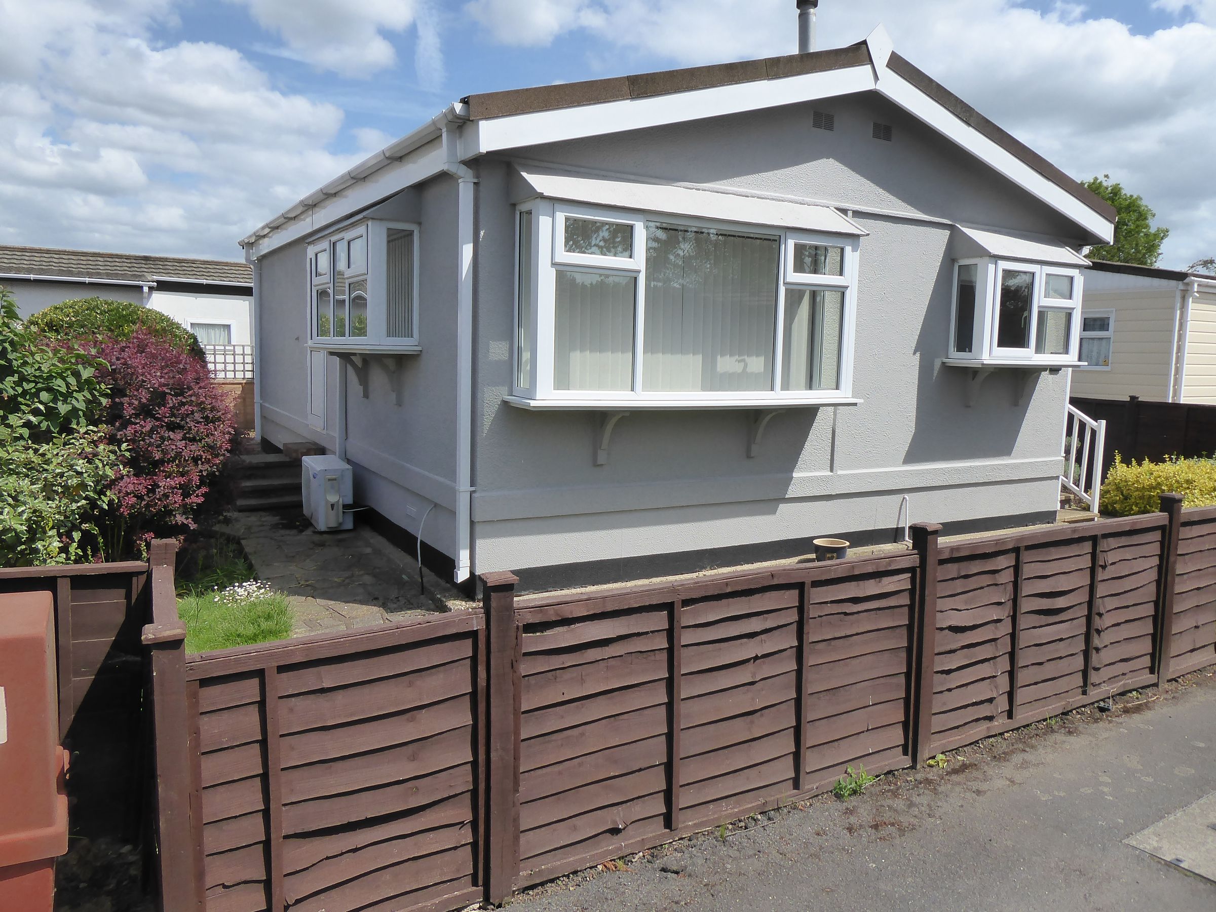 2 bed mobile/park home for sale in Keswick Avenue, Grange Farm Estate