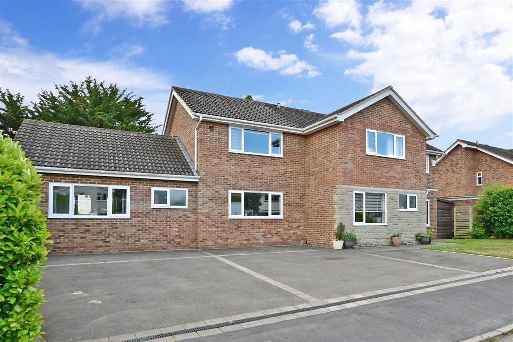 5 bed detached house for sale in Mascalls Park, Paddock Wood, Tonbridge