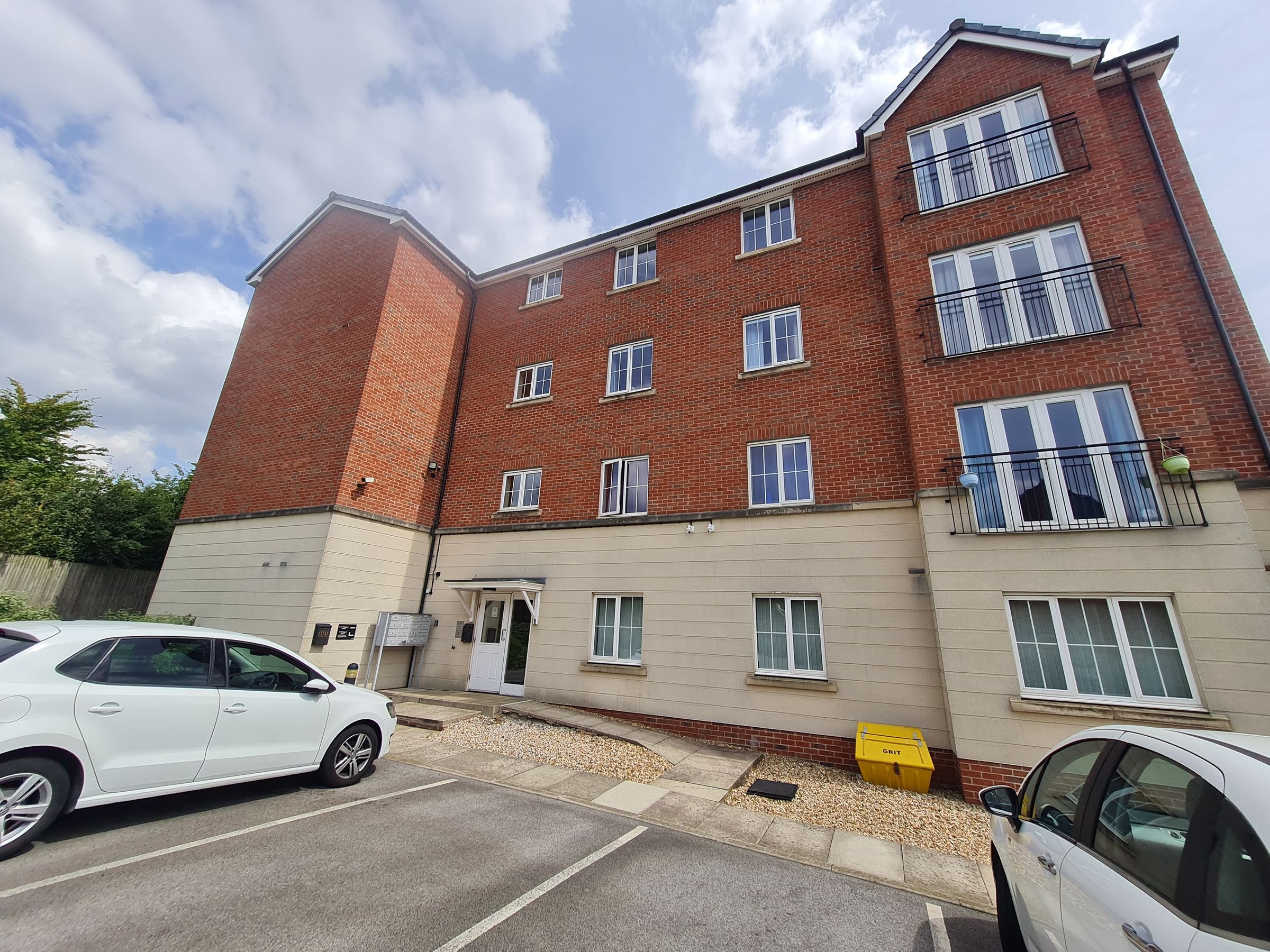 2 bed flat to rent in Waggon Road, Middleton, Leeds LS10 Zoopla
