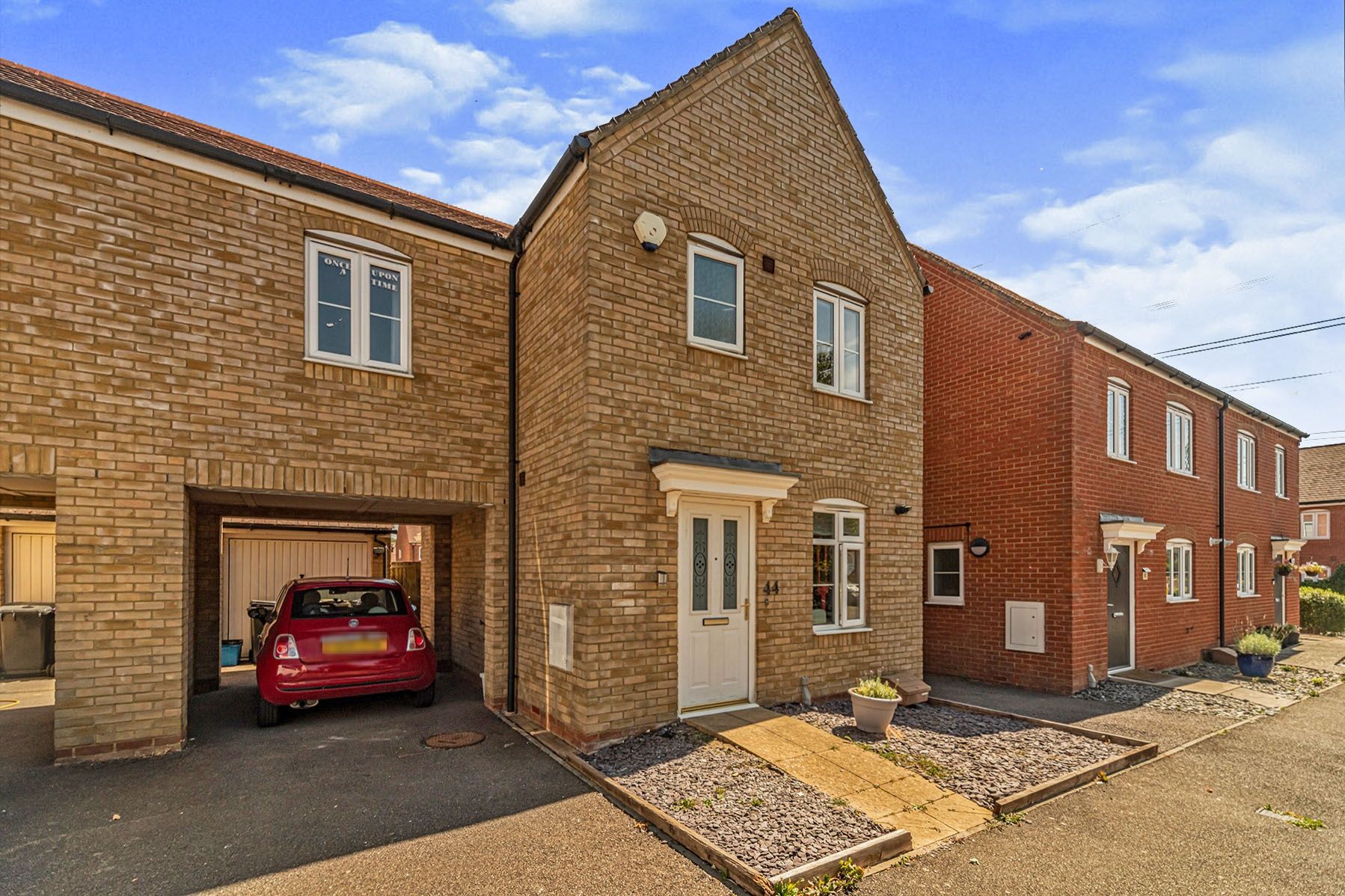 3 bed linkdetached house for sale in Fairfield Crescent, Stevenage