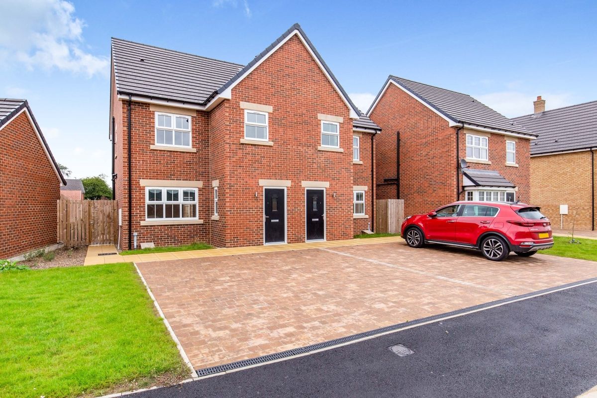 3 bed semidetached house to rent in Laburnum Grove, St. Helen Auckland