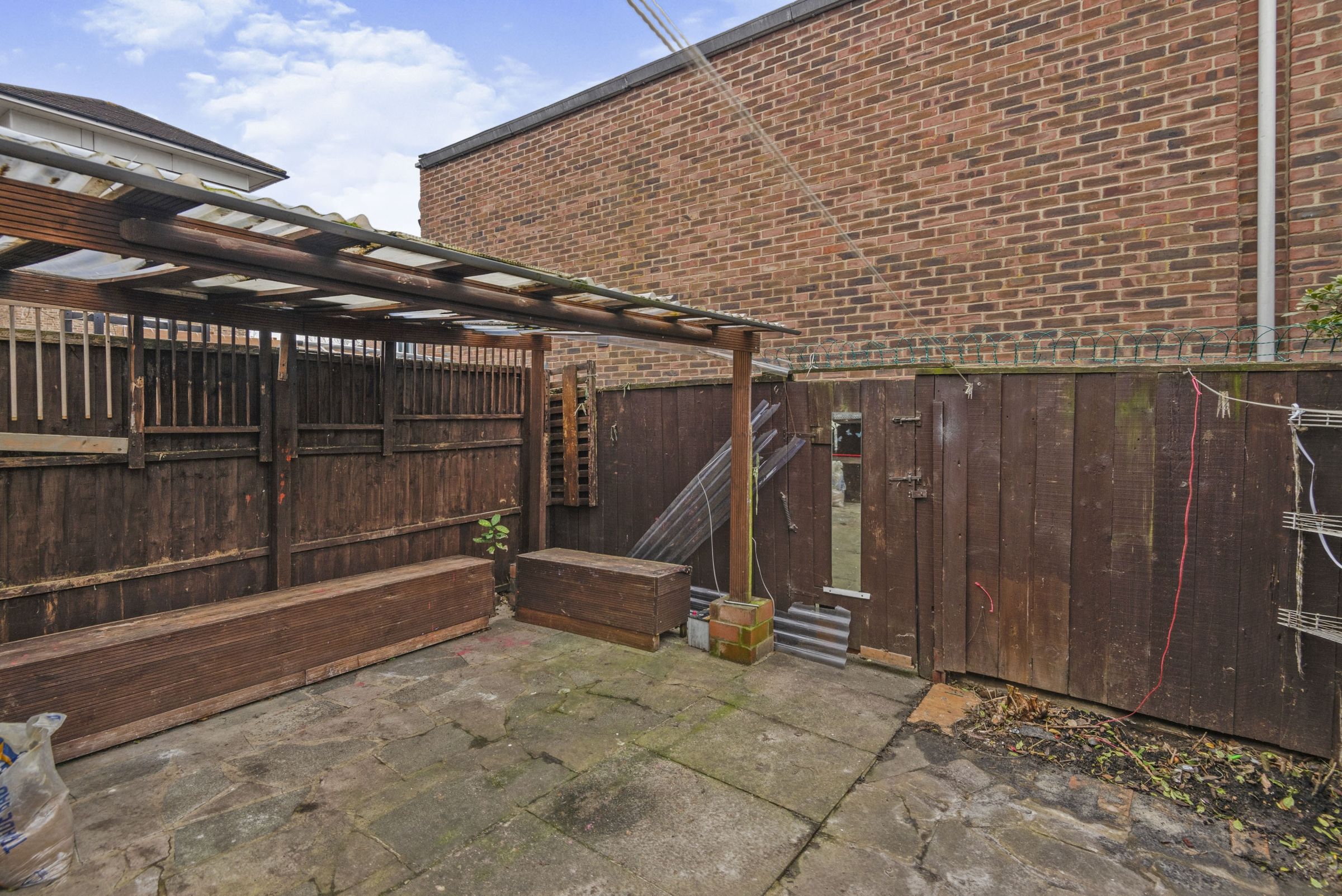 3 bed terraced house for sale in Pottery Road, Brentford TW8 Zoopla