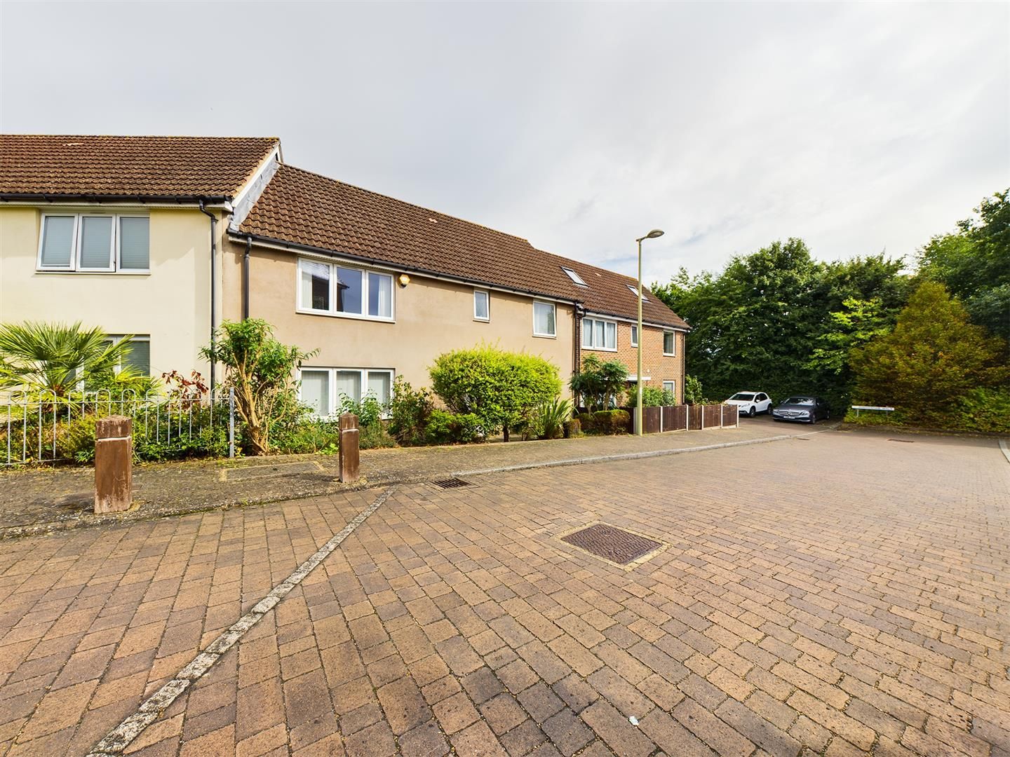 3 bed property for sale in Charlbury Lane, Basingstoke RG24 Zoopla