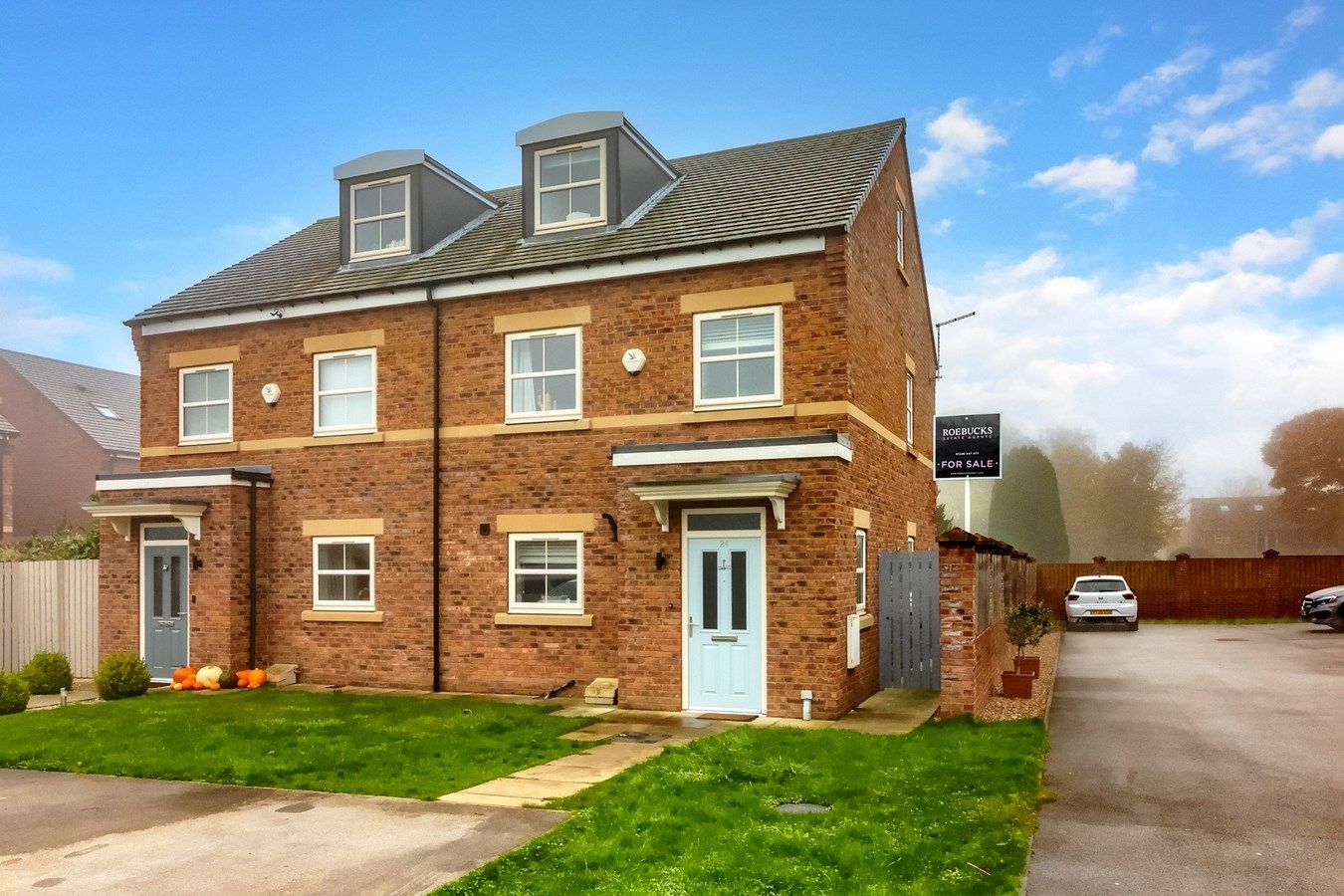 3 bed semidetached house for sale in Hall Gardens, Brierley, Barnsley