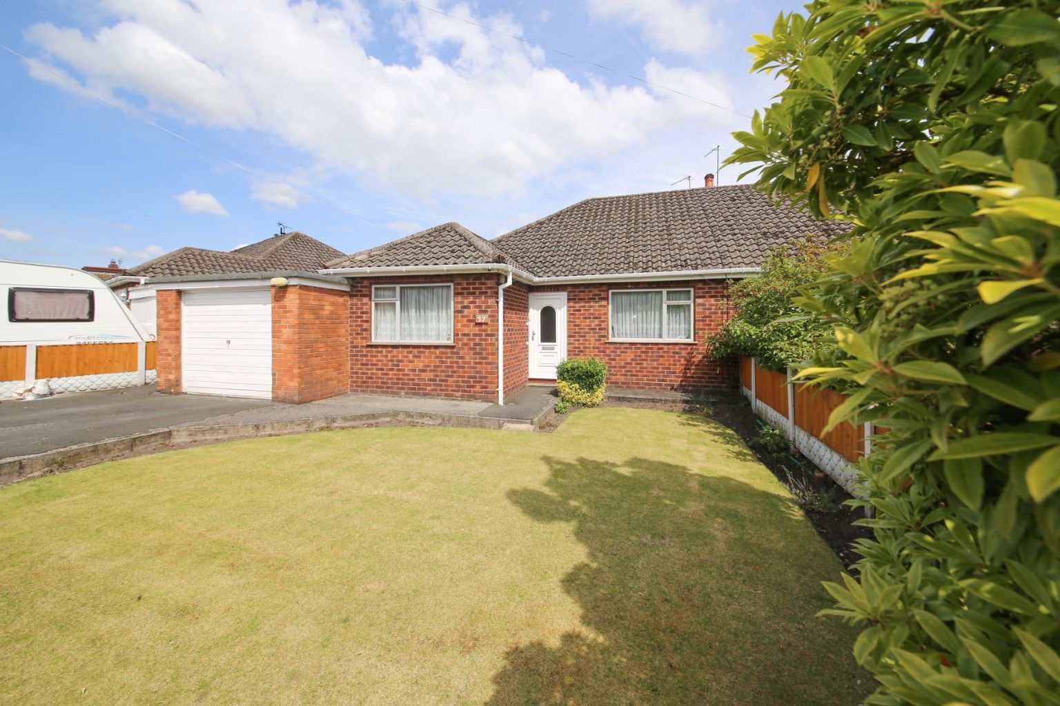 3 bed semidetached bungalow for sale in Wordsworth Avenue, Billinge