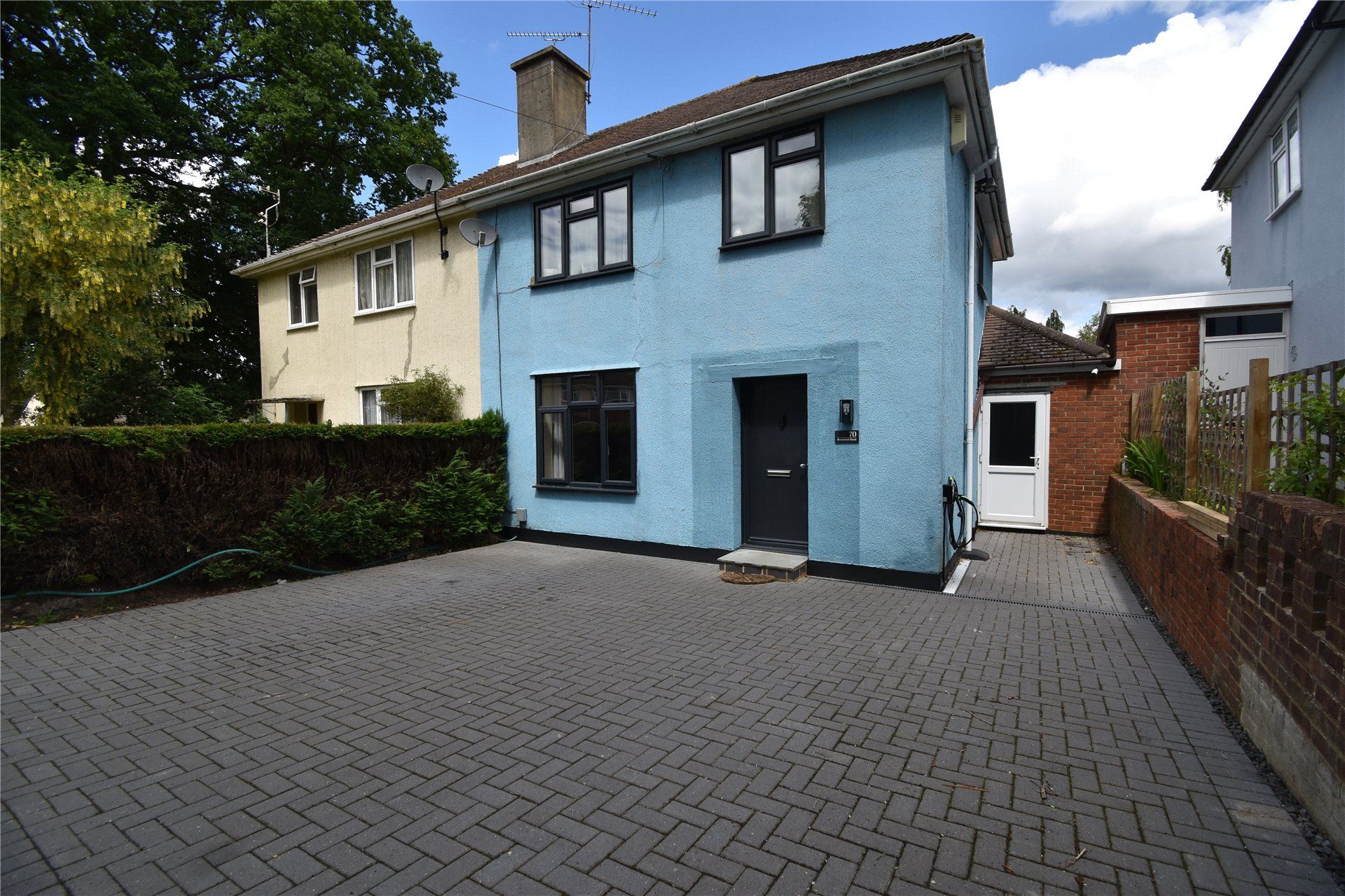 3 bed semidetached house for sale in Broomhill Road, Farnborough