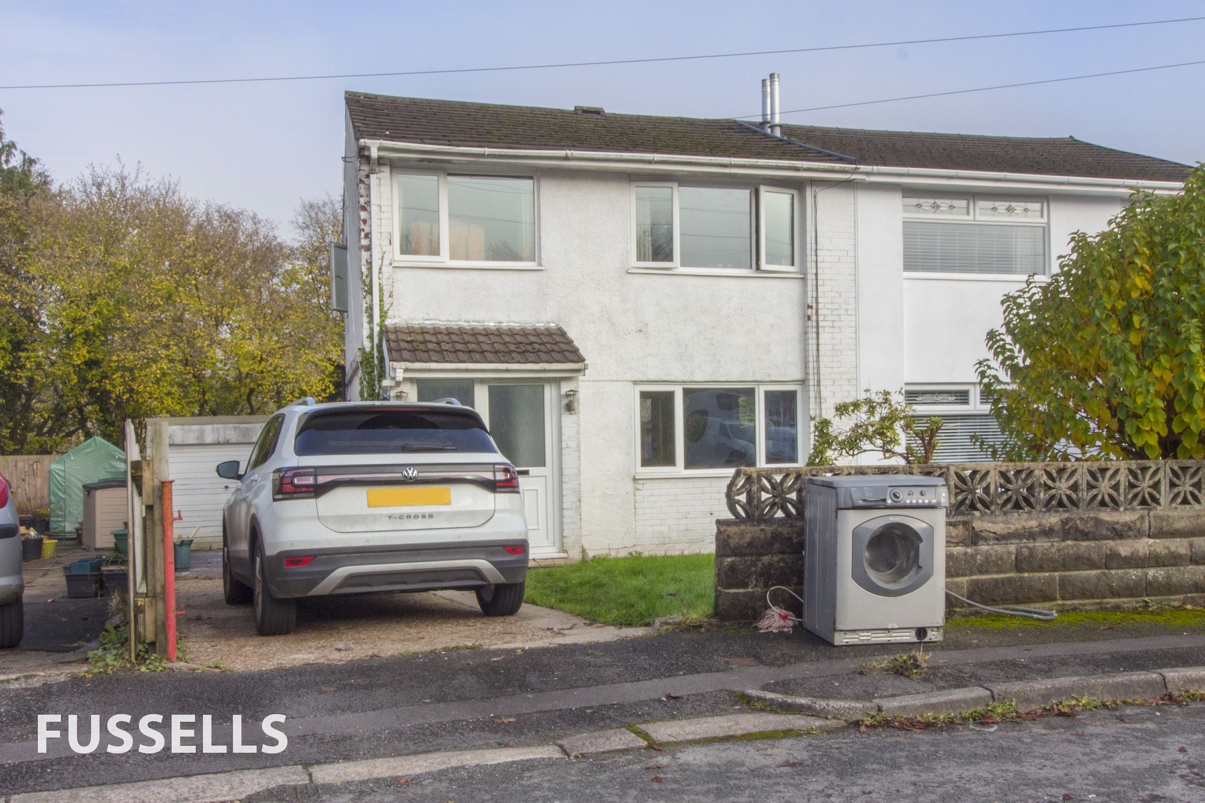 3 bed semidetached house for sale in Garden Close, Llanbradach