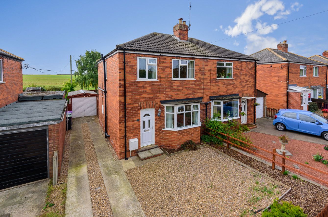 3 bed semidetached house for sale in College Road, Cranwell Village