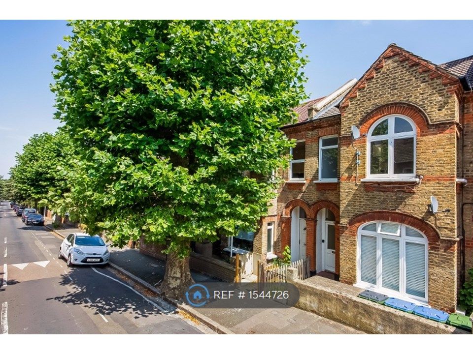 3 bed flat to rent in Charlton, London SE7 Zoopla