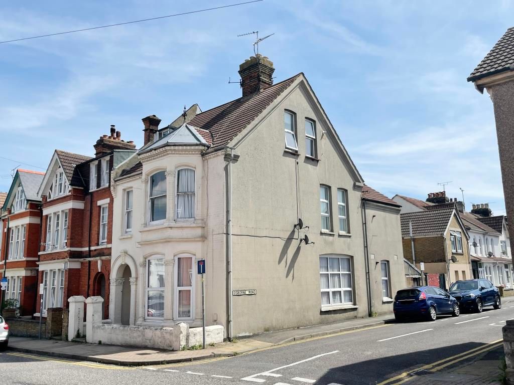 11 Balmoral Road, Gillingham, Kent ME7  