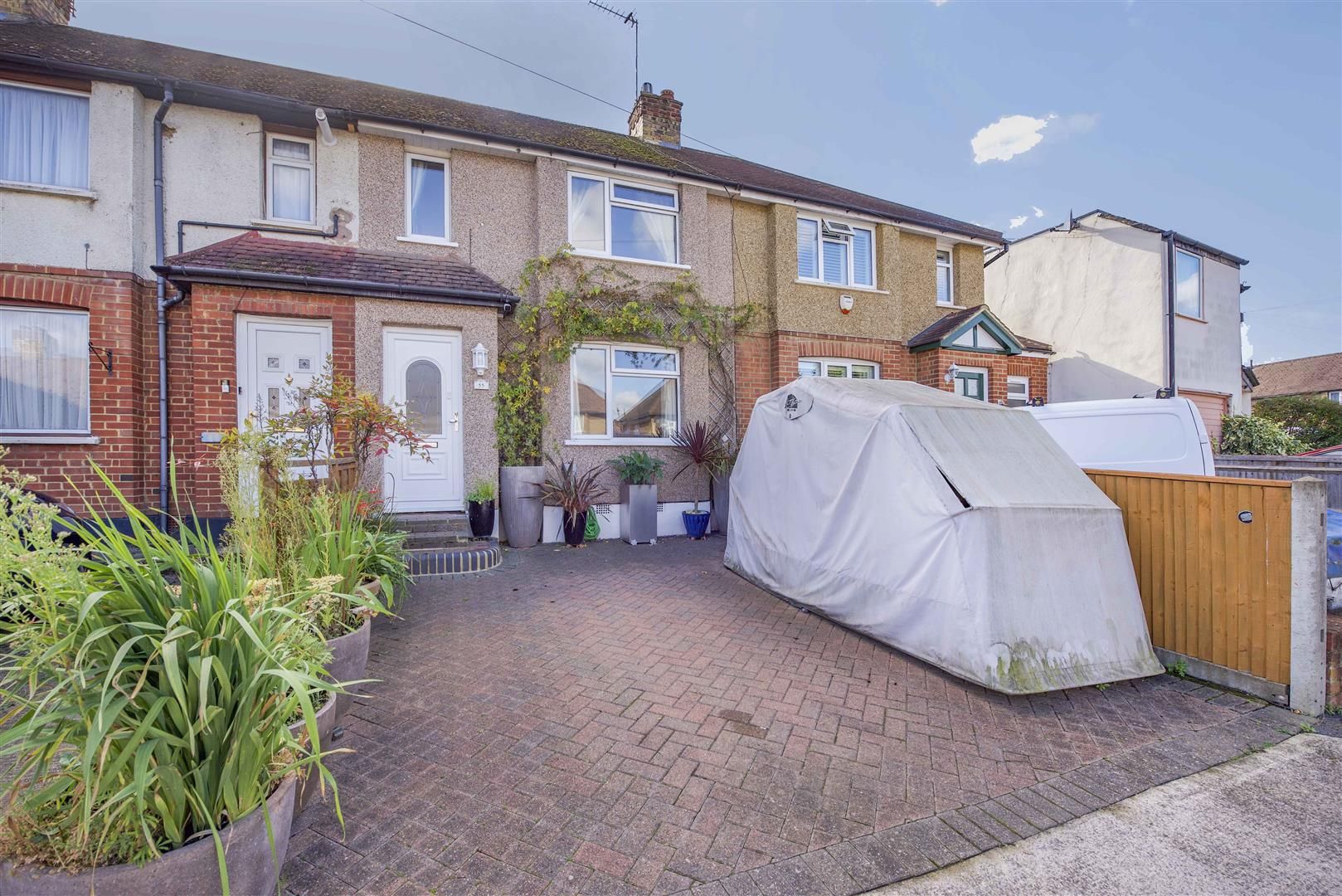 3 bed terraced house for sale in Oakdene Road, Hillingdon, Uxbridge