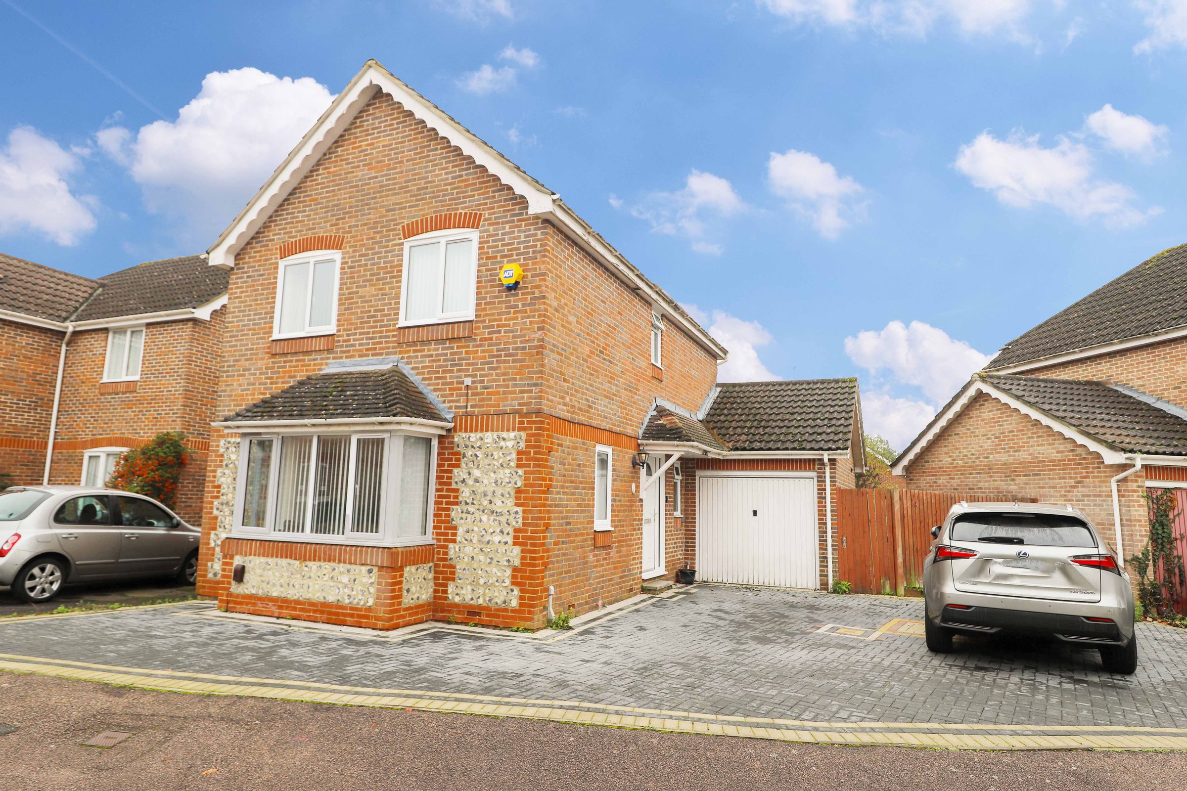 3 bed detached house for sale in Burlington Close, Pinner HA5 Zoopla