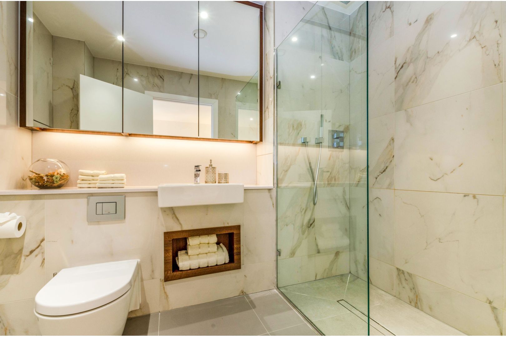 Central Avenue, 5 River Walk SW6