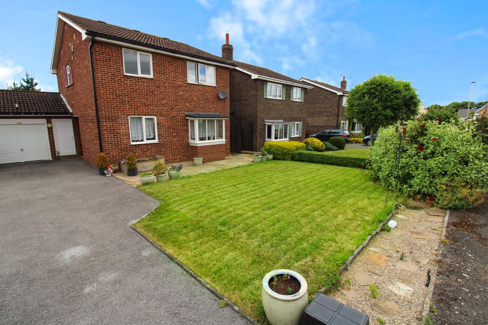 4 bed linkdetached house for sale in Thornfield Avenue, Dishforth